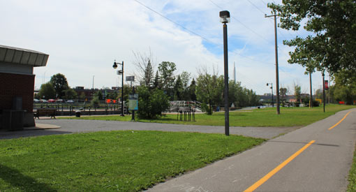 Green space at the Côte-Saint-Paul lock