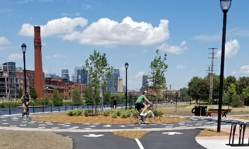 Roundabout near the Sir George Étienne Cartier Bridge