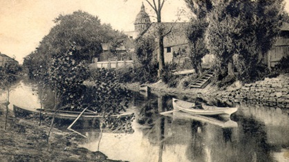 Old image of a canal.