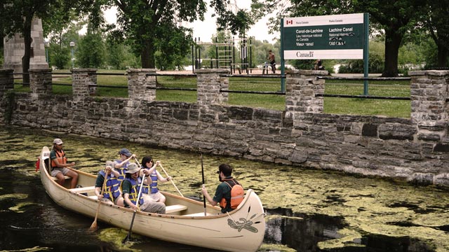Rabaska dans le canal de Lachine