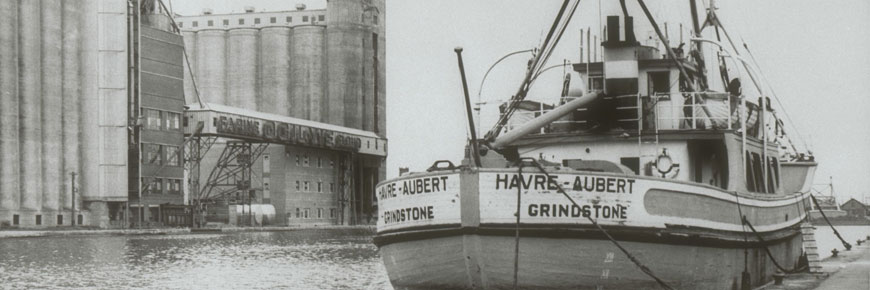 Havre-Aubert, amarré au Canal-de-Lachine