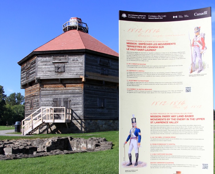An explanatory sign in front of the Coteau-du-Lac blockhouse.