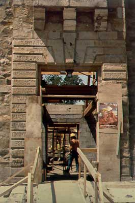 Reconstruction de la charpente de la porte du fort Chambly
