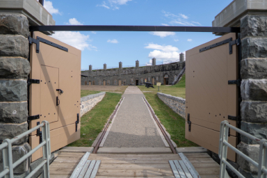 Portes menant au Fort Numéro-Un à Lévis