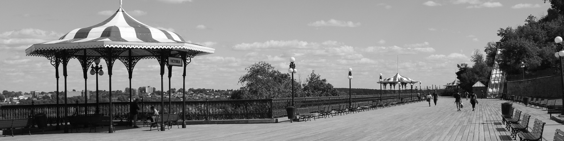 Black and white picture of the Dufferin Terrace including Victora Kiosk