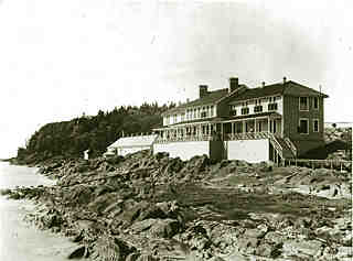 ancient picture of the second-class hotel, built on rock, on the shore of the St.Lawrence river