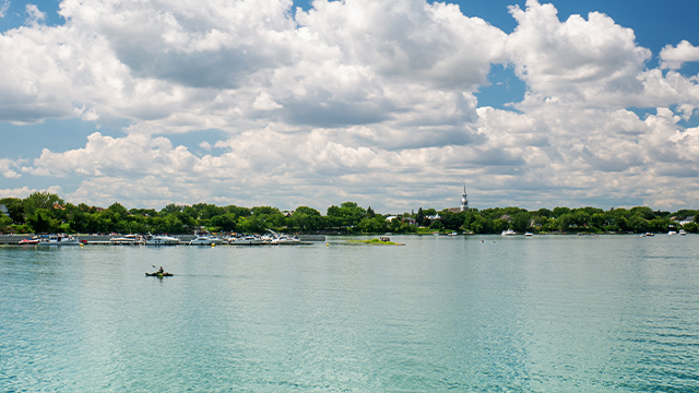 Vue sur la rivière Richelieu en été.