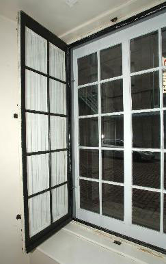 Fenêtre double de la maison Papineau.