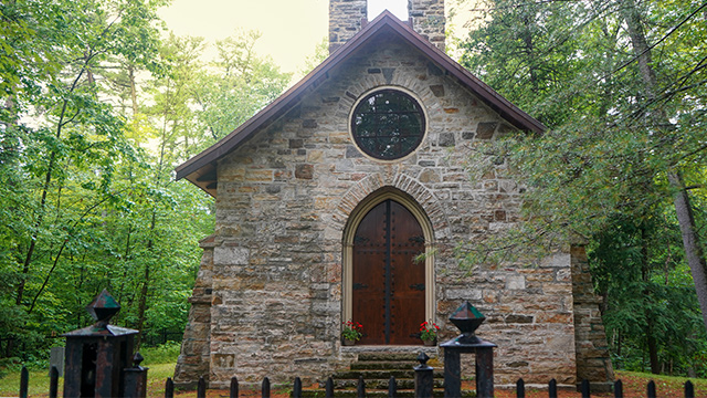 Exterior view of the memorial chapel located on the seigniorial estate of the Manoir Papineau National Historic Site.