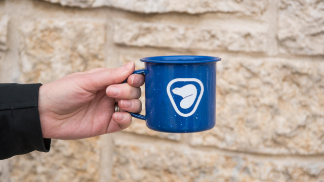 Tasse en fer avec le logo de Parcs Canada