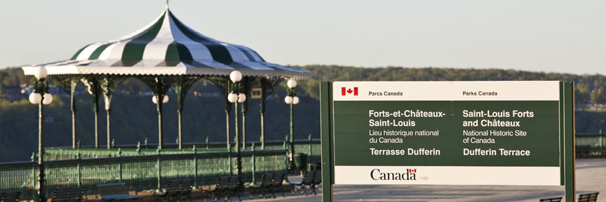 panneau de Parcs Canada sur la terrasse Dufferin