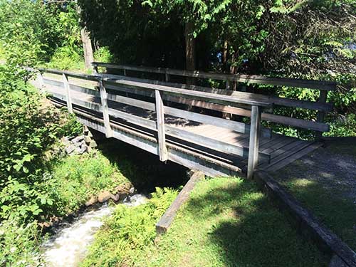 Footbridge before the repairs