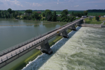 Water dam and bridge over Richelieu river