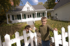 Two children at the entrance to the St-Laurent's home