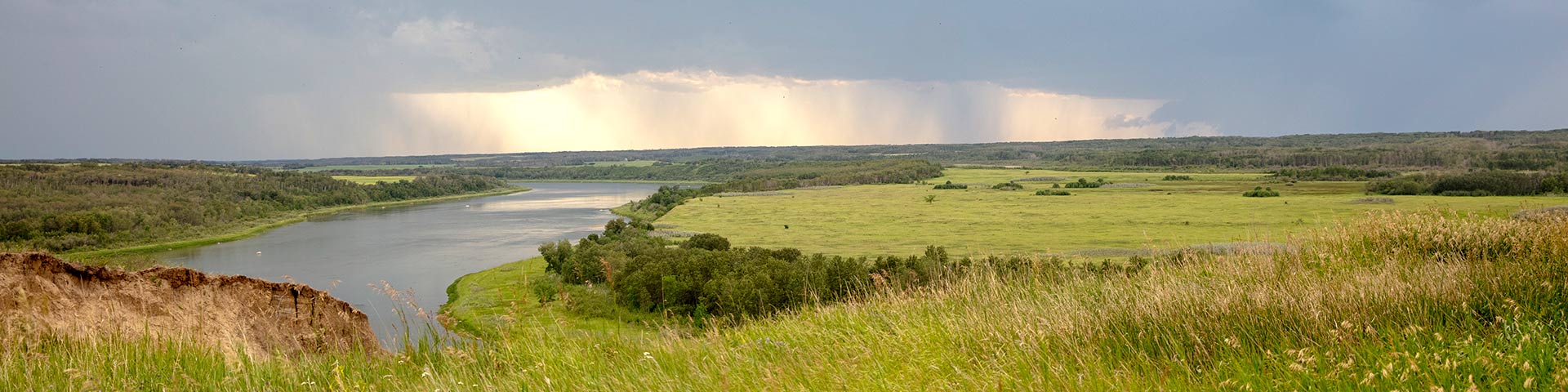 Une vue de la rivière Saskatchewan Sud au lieu historique national de Batoche