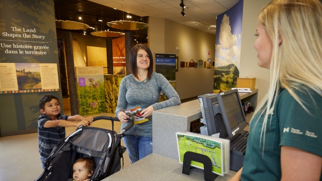 A family talking to a Parks Canada staff member.