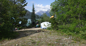Emplacements de camping au terrain de camping inférieur