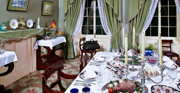 Iamge of the dining room of Sir George-Étienne Cartier