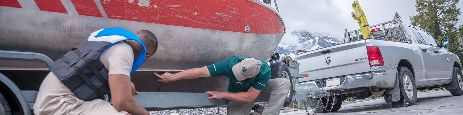 Parks Canada staff inspecting boat for aquatic invasive species