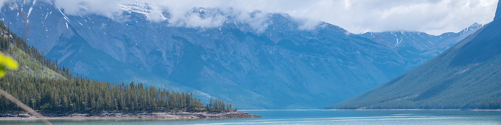 lake minnewanka landscape