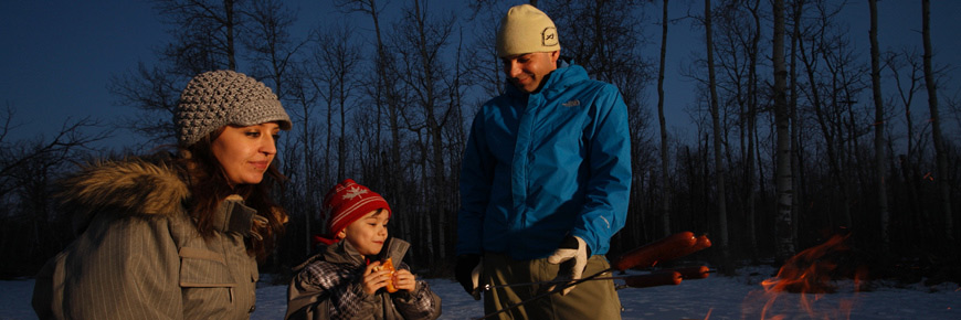 Un repas en plein air pendant l’hiver à l’aire de pique-nique du lac Tawayik 