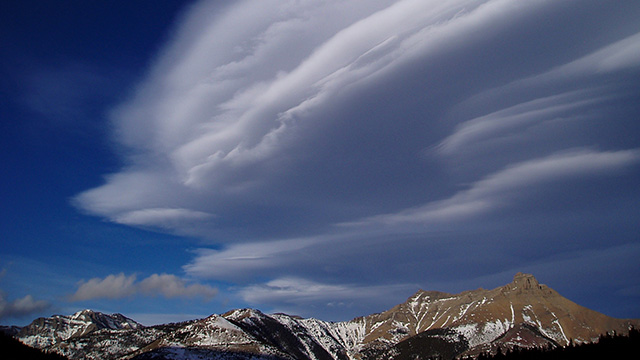 Cloud formation associated with chinooks above a mountain range
