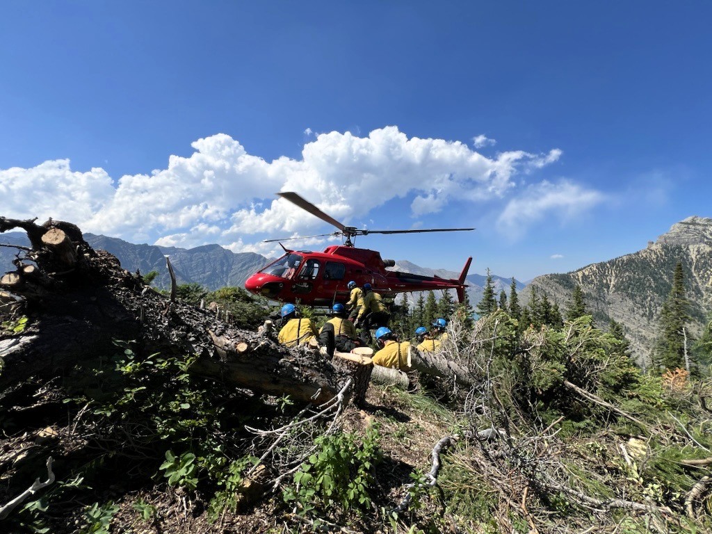 Fire crews on Mount Boswell unloading equipment from a helicopter
