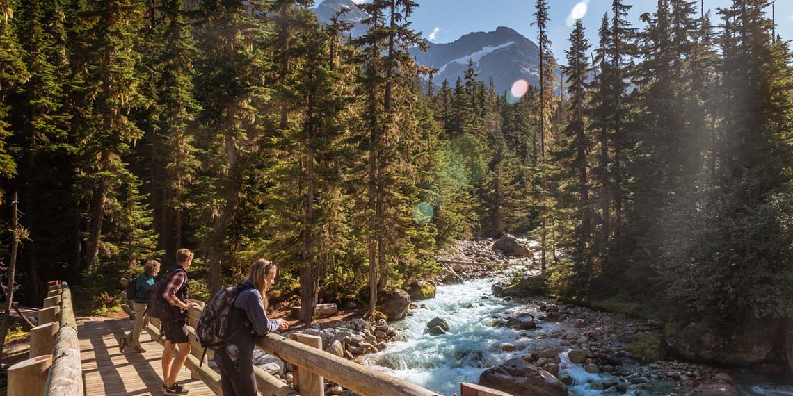 Sentier Rencontre des Eaux dans le parc national des Glaciers