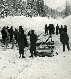 Styles Collection 51 – artillery tests. © Revelstoke Museum and Archives Canadian Armed Forces at mortar test site.