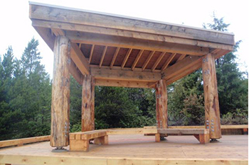 The improved view point with new wood benches at Radar Hill.