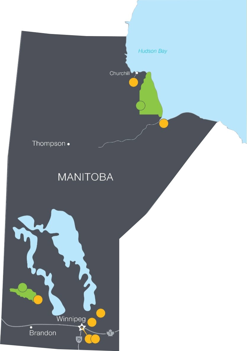 A map of Manitoba with Churchill, Thompson, Winnipeg and Brandon marked, as well as national parks denoted with green dots and national historic sites denoted with yellow dots.