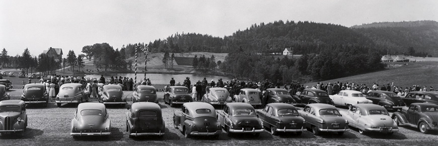 A view of many old cars during the park's innoguration in 1950
