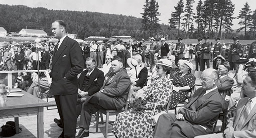 A crowd sitting and listnening.