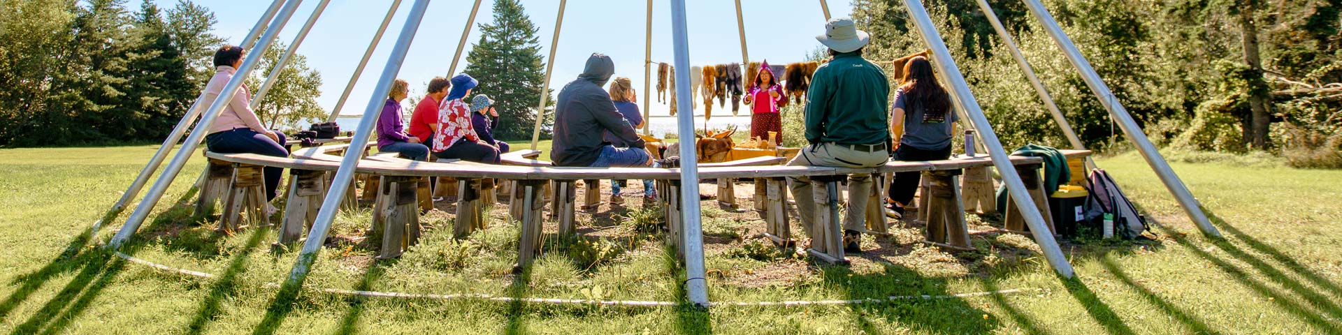 Un programme Mi'gmaw proposé dans le wigwam géant.