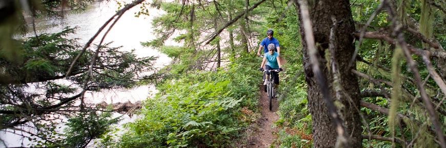 Cyclists on the Major Kollock trail