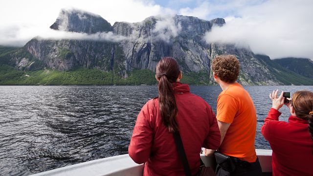 snowmobile tours gros morne