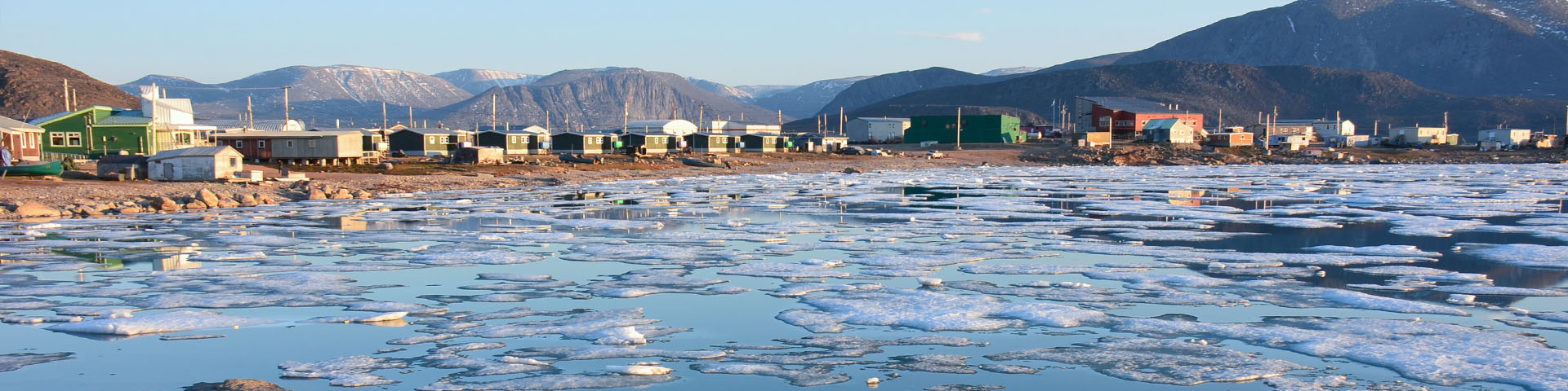 A panoramic view of the community of Qikiqtarjuaq.