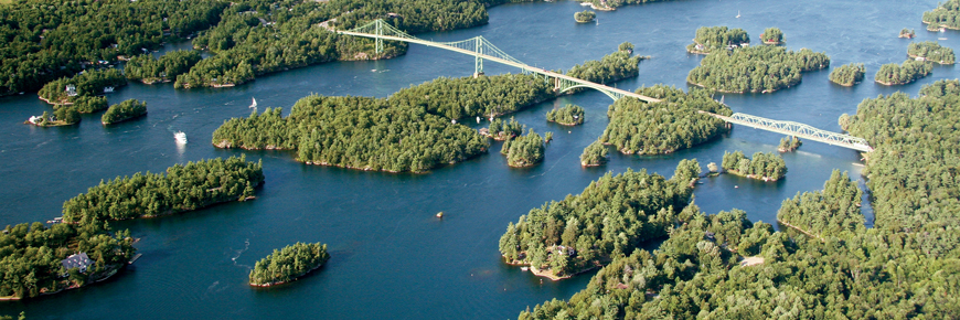 Vue aérienne du fleuve Saint-Laurent.