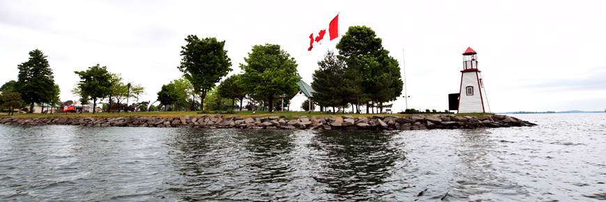 Vue sur les eaux au large de Mallorytown Landing.