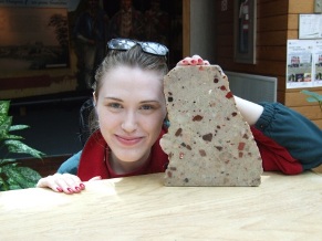 Alex tenant un poudingue