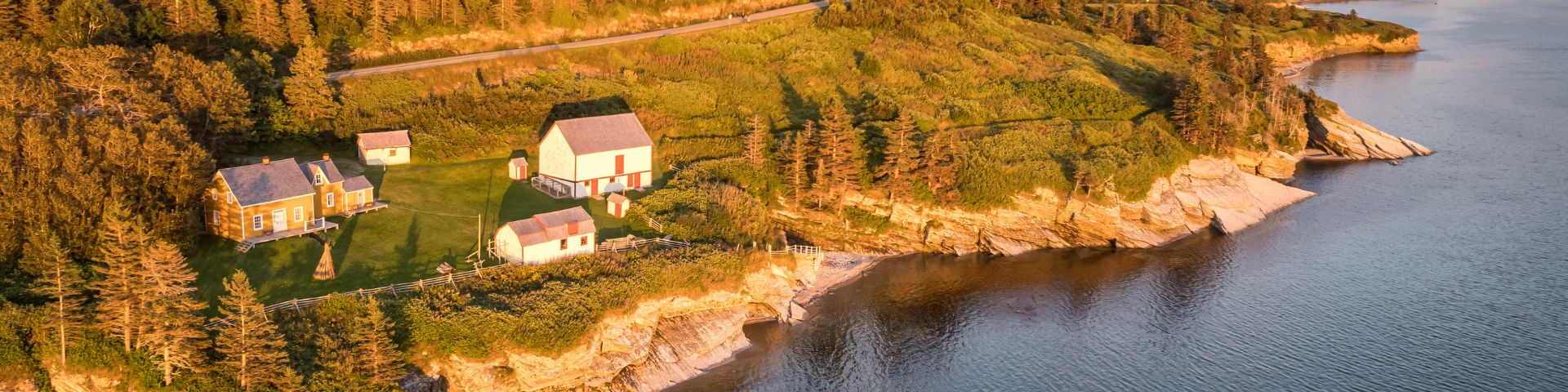 Vue aérienne d'un établissement d'une famille de pêcheur.