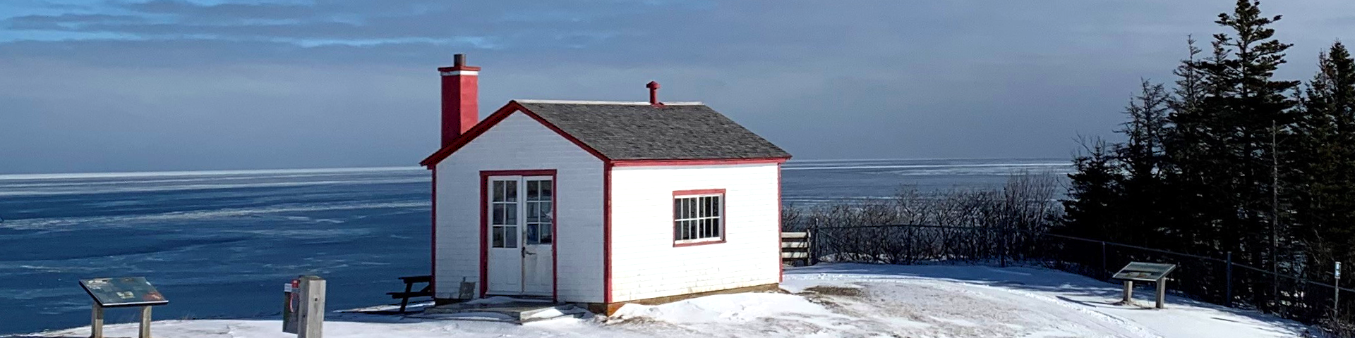 White and red foghorn shed at Cap-Gaspé. 