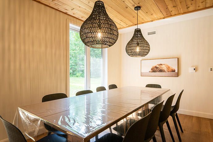 Dining room: a rectangle table surrounded by10 chairs.