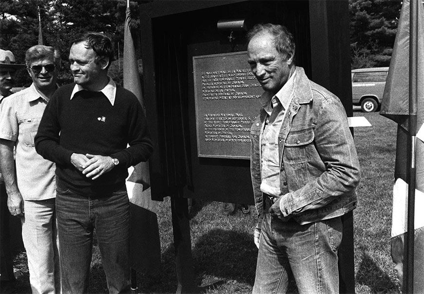 The Right Honourable Pierre-Elliott Trudeau, Prime Minister of Canada, and the Honourable Jean Chrétien stand on each side of the park’s commemorative plaque.