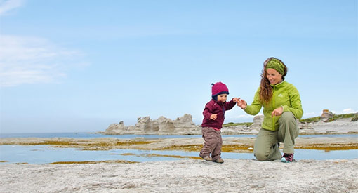 A mom and her child on Grande île