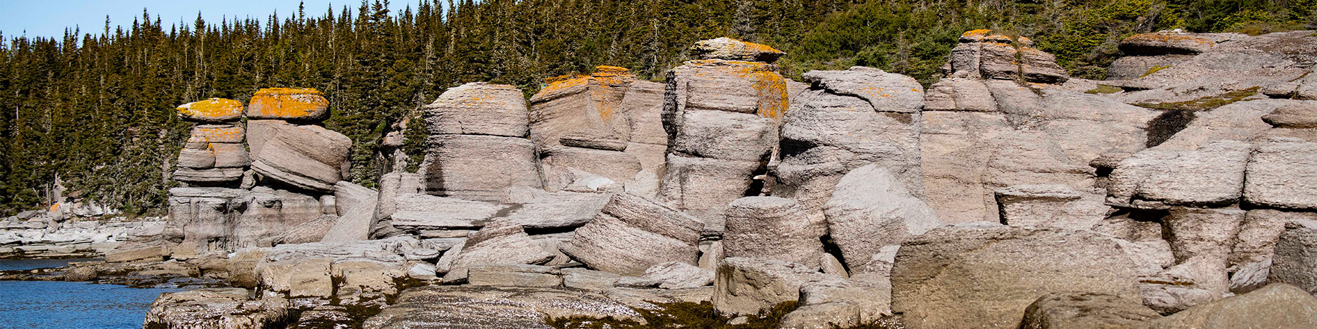 Cliffs on Île du Fantôme