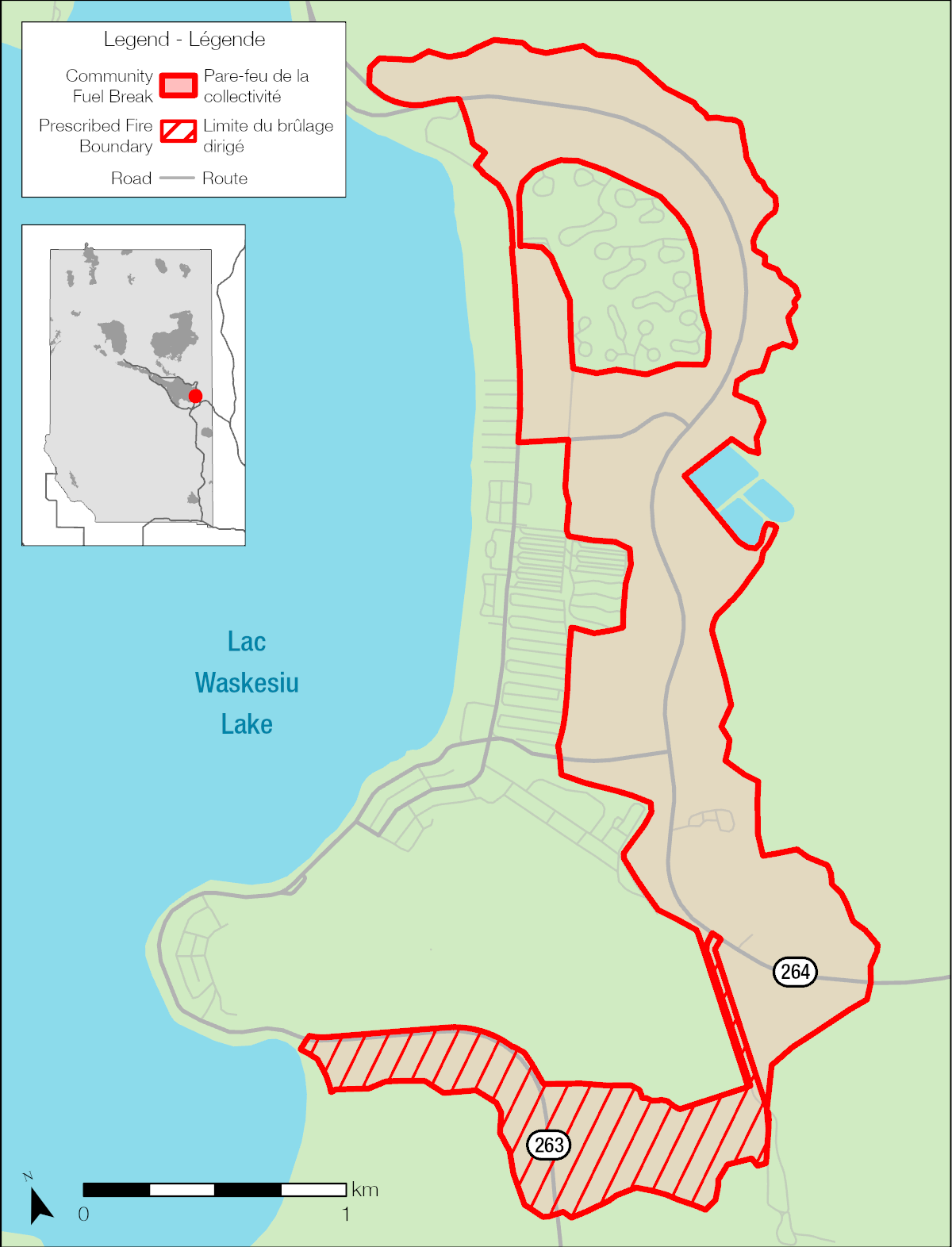 Cette carte montre le lotissement urbain de Waskesiu dans le parc national de Prince Albert avec le pare-feu de Waskesiu. La carte contient une légende et une carte du parc national de Prince Albert en médaillon qui démontre la position de Waskesiu dans le parc dans le coin supérieur gauche. Il y a une échelle de 0 à 1 dans le coin inferieur gauche. Elle note les routes de Waskesiu ainsi que les autoroutes 263 et 264. La carte illustre la position du pare-feu, qui est au nord, à l’est et au sud du lotissement urbain de Waskesiu avec lac Waskesiu à l’ouest. La limite de brulage dirigé est marquée au sud du lotissement urbain. 