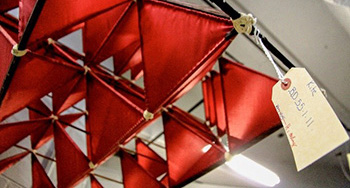 A hanging tetrahedral kite